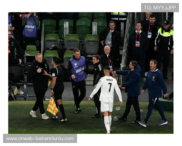 葡萄牙客场爆冷0-2不敌爱尔兰,C罗肘击染红无缘末轮生死战 葡萄牙客场爆冷0-2不敌爱尔兰,C罗肘击染红无缘末轮生死战